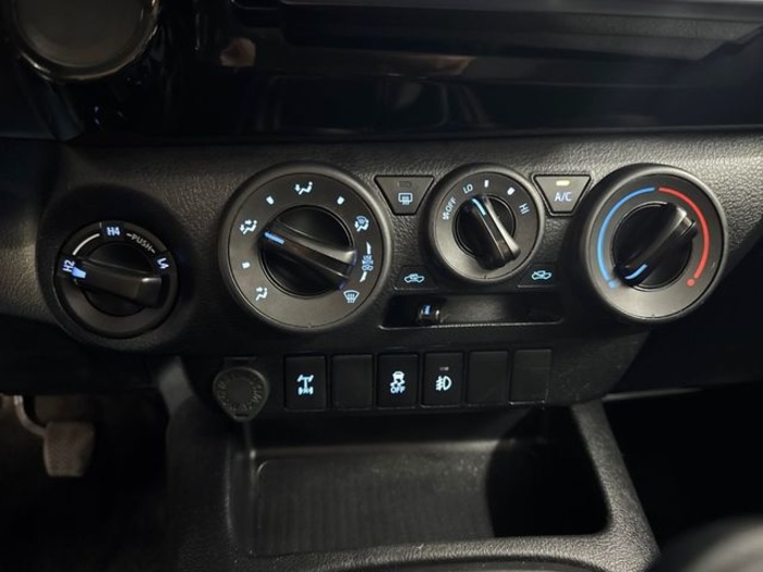 ToyotaHilux 2.4 D-4D Doble Cabina GX 110 kW (150 CV) Vehículo usado en Barcelona - 18 ToyotaHilux 2.4 D-4D Doble Cabina GX 110 kW (150 CV) Vehículo usado en Barcelona - 18