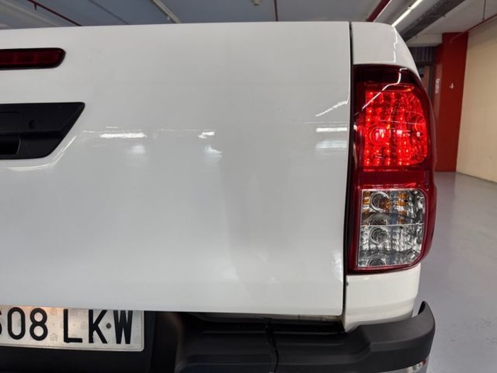 ToyotaHilux 2.4 D-4D Doble Cabina GX 110 kW (150 CV) Vehículo usado en Barcelona - 22 ToyotaHilux 2.4 D-4D Doble Cabina GX 110 kW (150 CV) Vehículo usado en Barcelona - 22