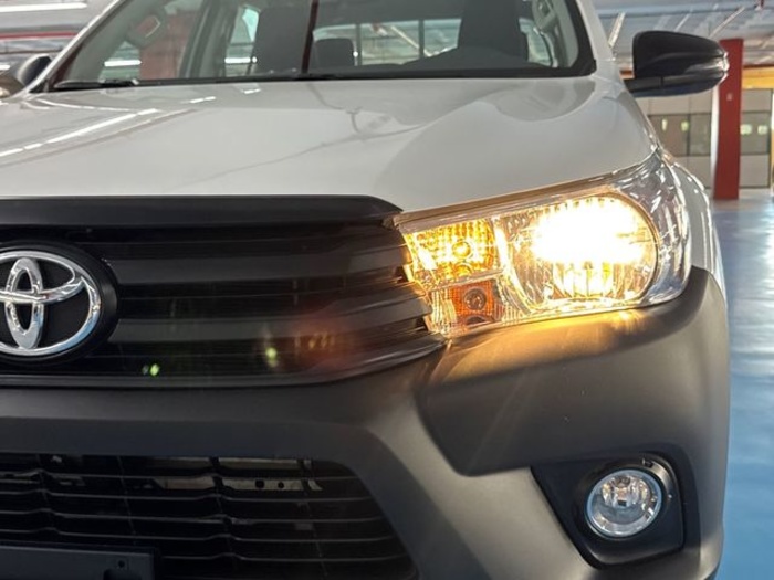 ToyotaHilux 2.4 D-4D Doble Cabina GX 110 kW (150 CV) Vehículo usado en Barcelona - 23 ToyotaHilux 2.4 D-4D Doble Cabina GX 110 kW (150 CV) Vehículo usado en Barcelona - 23