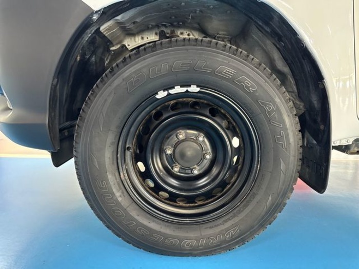 ToyotaHilux 2.4 D-4D Doble Cabina GX 110 kW (150 CV) Vehículo usado en Barcelona - 24 ToyotaHilux 2.4 D-4D Doble Cabina GX 110 kW (150 CV) Vehículo usado en Barcelona - 24