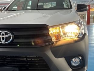 Toyota Hilux 2.4 D-4D Doble Cabina GX 110 kW (150 CV) Toyota Hilux 2.4 D-4D Doble Cabina GX 110 kW (150 CV)