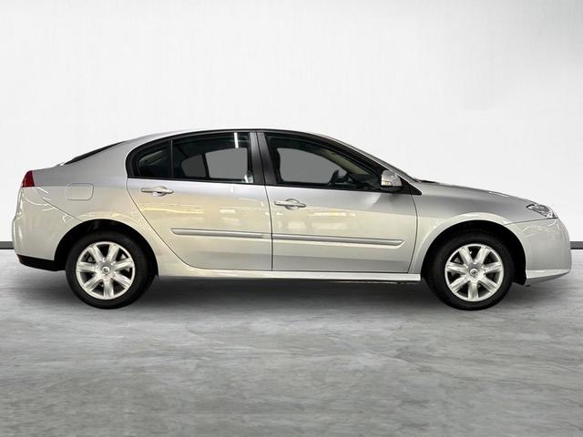 RenaultLaguna 2.0 16v Dynamique 103 kW (140 CV) Vehículo usado en Barcelona - 3 RenaultLaguna 2.0 16v Dynamique 103 kW (140 CV) Vehículo usado en Barcelona - 3