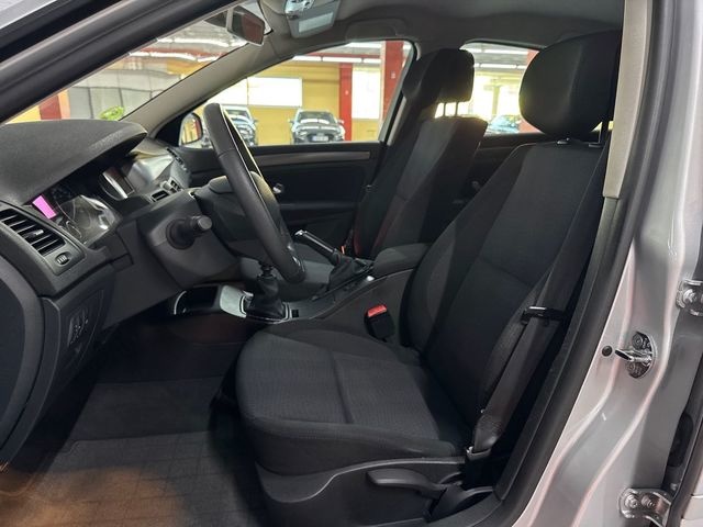 RenaultLaguna 2.0 16v Dynamique 103 kW (140 CV) Vehículo usado en Barcelona - 8