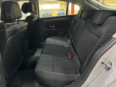 Renault Laguna 2.0 16v Dynamique 103 kW (140 CV) Renault Laguna 2.0 16v Dynamique 103 kW (140 CV)