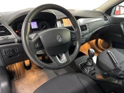 Renault Laguna 2.0 16v Dynamique 103 kW (140 CV) Renault Laguna 2.0 16v Dynamique 103 kW (140 CV)