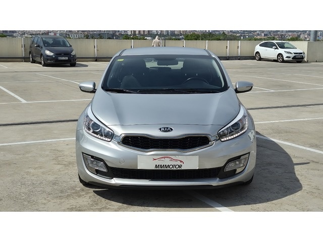 KiaProCeed 1.6 GDI Drive 99 kW (135 CV) Vehículo usado en Barcelona - 2