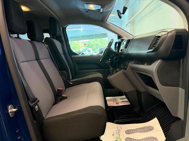 ToyotaProace Verso 1.5D SHUTTLE L1 88 kW (120 CV) Vehículo usado en Barcelona - 11 ToyotaProace Verso 1.5D SHUTTLE L1 88 kW (120 CV) Vehículo usado en Barcelona - 11