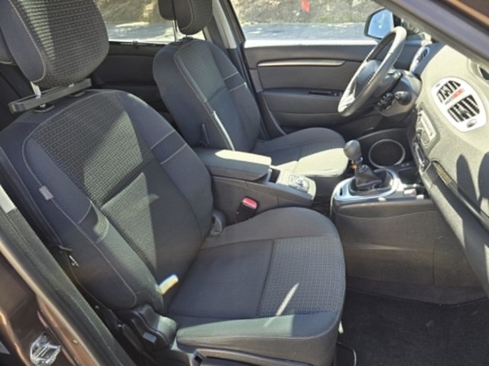 RenaultGrand Scenic Dynamique dCi 96 kW (130 CV) Vehículo usado en Barcelona - 17 RenaultGrand Scenic Dynamique dCi 96 kW (130 CV) Vehículo usado en Barcelona - 17
