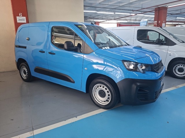 PeugeotPartner Furgon BlueHDi 75 Pro Standard 600kg 55 kW (73 CV) Vehículo usado en Barcelona - 2 PeugeotPartner Furgon BlueHDi 75 Pro Standard 600kg 55 kW (73 CV) Vehículo usado en Barcelona - 2