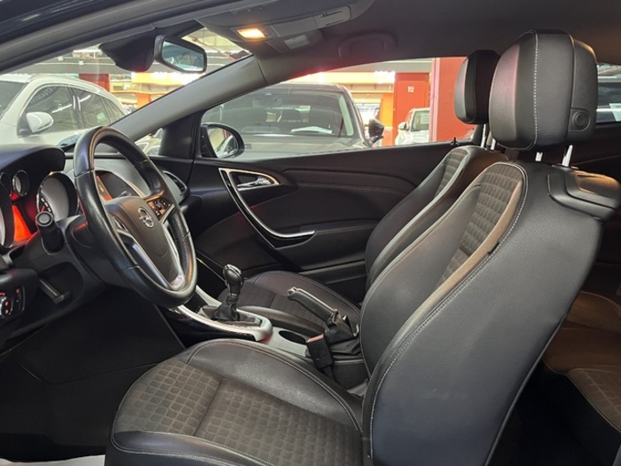 OpelAstra 1.4 Turbo GTC S&S Sportive 103 kW (140 CV) Vehículo usado en Barcelona - 8 OpelAstra 1.4 Turbo GTC S&S Sportive 103 kW (140 CV) Vehículo usado en Barcelona - 8