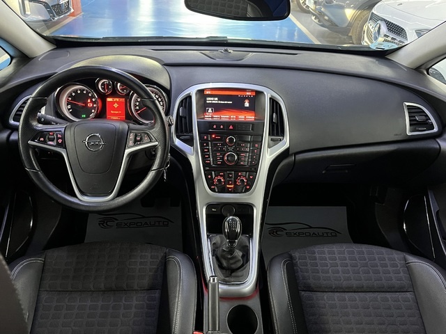 OpelAstra 1.4 Turbo GTC S&S Sportive 103 kW (140 CV) Vehículo usado en Barcelona - 10 OpelAstra 1.4 Turbo GTC S&S Sportive 103 kW (140 CV) Vehículo usado en Barcelona - 10