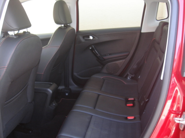 Peugeot2008 BlueHDi 120 GT Line EAT6 88 KW (120 CV) Vehículo usado en Barcelona - 11 Peugeot2008 BlueHDi 120 GT Line EAT6 88 KW (120 CV) Vehículo usado en Barcelona - 11