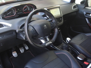 Peugeot 2008 BlueHDi 120 GT Line EAT6 88 KW (120 CV)