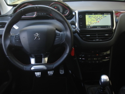 Peugeot 2008 BlueHDi 120 GT Line EAT6 88 KW (120 CV) Peugeot 2008 BlueHDi 120 GT Line EAT6 88 KW (120 CV)