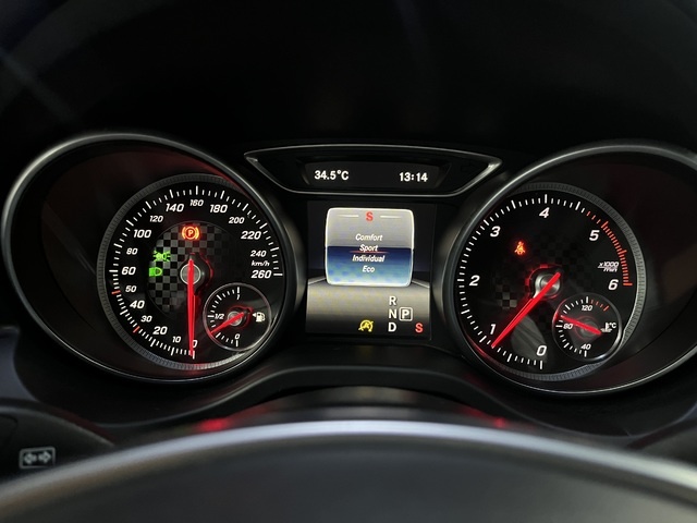 Mercedes-BenzClase A 180 d AMG Line 80 kW (109 CV) Vehículo usado en Barcelona - 22