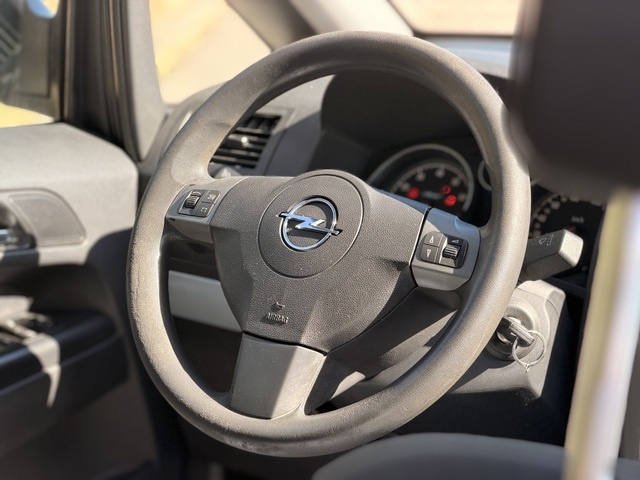 OpelZafira 1.6 16v Essentia 77 kW (105 CV) Vehículo usado en Barcelona - 13
