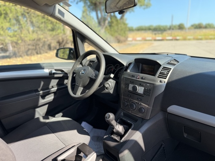 OpelZafira 1.6 16v Essentia 77 kW (105 CV) Vehículo usado en Barcelona - 18 OpelZafira 1.6 16v Essentia 77 kW (105 CV) Vehículo usado en Barcelona - 18