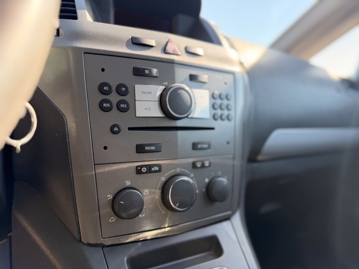 OpelZafira 1.6 16v Essentia 77 kW (105 CV) Vehículo usado en Barcelona - 21 OpelZafira 1.6 16v Essentia 77 kW (105 CV) Vehículo usado en Barcelona - 21