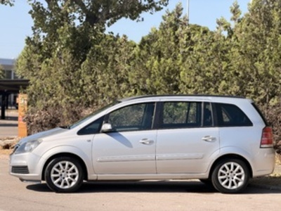 Opel Zafira 1.6 16v Essentia 77 kW (105 CV) Opel Zafira 1.6 16v Essentia 77 kW (105 CV)