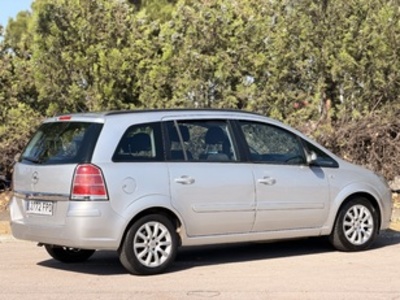 Opel Zafira 1.6 16v Essentia 77 kW (105 CV) Opel Zafira 1.6 16v Essentia 77 kW (105 CV)