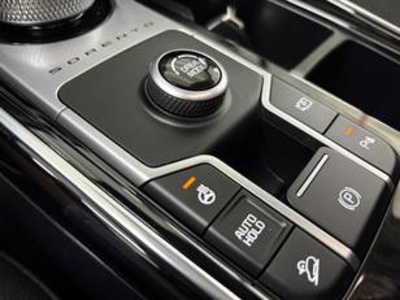 Kia Sorento 1.6 T-GDi PHEV Emotion 4x4 195 kW (265 CV) Kia Sorento 1.6 T-GDi PHEV Emotion 4x4 195 kW (265 CV)