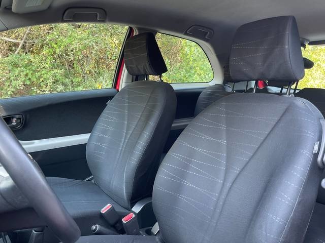 ToyotaYaris 1.3 VVT-i Luna 64 kW (87 CV) Vehículo usado en Barcelona - 11