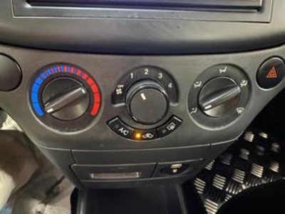 Chevrolet Aveo 1.2 LS 63 kW (86 CV) Chevrolet Aveo 1.2 LS 63 kW (86 CV)