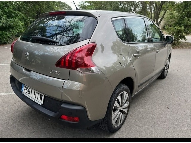 Peugeot3008 1.6 HDI Active FAP 84 kW (115 CV) Vehículo usado en Barcelona - 9