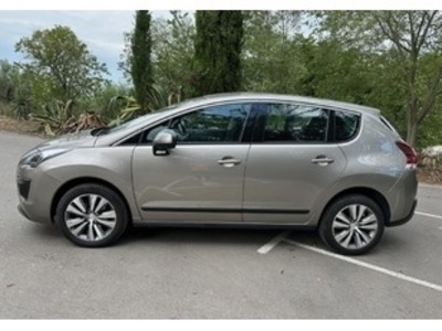Peugeot 3008 1.6 HDI Active FAP 84 kW (115 CV) Peugeot 3008 1.6 HDI Active FAP 84 kW (115 CV)