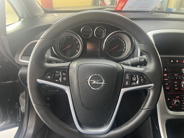 OpelAstra 1.4 Turbo Sportive 103 kW (140 CV) Vehículo usado en Barcelona - 9 OpelAstra 1.4 Turbo Sportive 103 kW (140 CV) Vehículo usado en Barcelona - 9