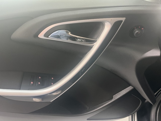 OpelAstra 1.4 Turbo Sportive 103 kW (140 CV) Vehículo usado en Barcelona - 13 OpelAstra 1.4 Turbo Sportive 103 kW (140 CV) Vehículo usado en Barcelona - 13