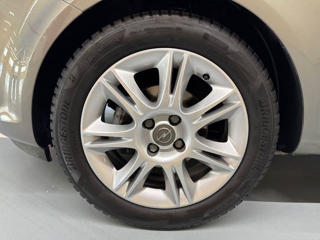 OpelCorsa 1.4 Cosmo 74 kW (100 CV) Vehículo usado en Barcelona - 25 OpelCorsa 1.4 Cosmo 74 kW (100 CV) Vehículo usado en Barcelona - 25