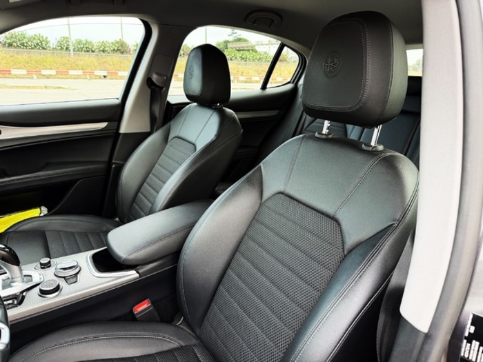 Alfa RomeoStelvio 2.2 Diesel Sprint RWD 140 kW (190 CV) Vehículo usado en Barcelona - 4 Alfa RomeoStelvio 2.2 Diesel Sprint RWD 140 kW (190 CV) Vehículo usado en Barcelona - 4