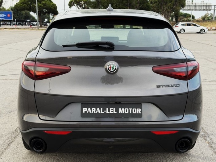 Alfa RomeoStelvio 2.2 Diesel Sprint RWD 140 kW (190 CV) Vehículo usado en Barcelona - 7 Alfa RomeoStelvio 2.2 Diesel Sprint RWD 140 kW (190 CV) Vehículo usado en Barcelona - 7