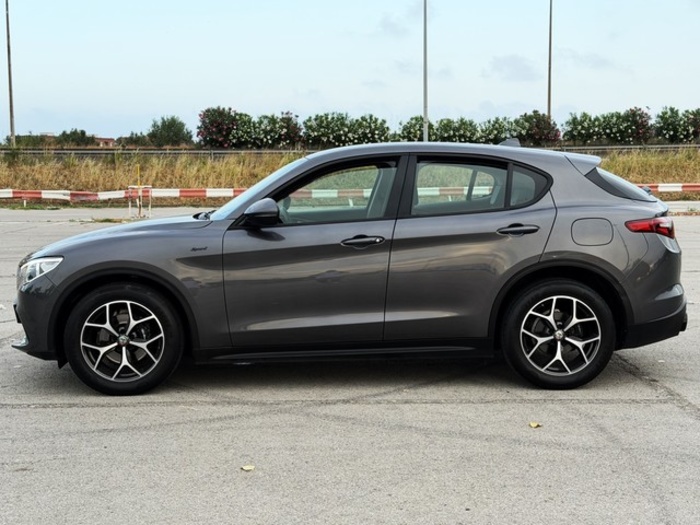 Alfa RomeoStelvio 2.2 Diesel Sprint RWD 140 kW (190 CV) Vehículo usado en Barcelona - 9 Alfa RomeoStelvio 2.2 Diesel Sprint RWD 140 kW (190 CV) Vehículo usado en Barcelona - 9