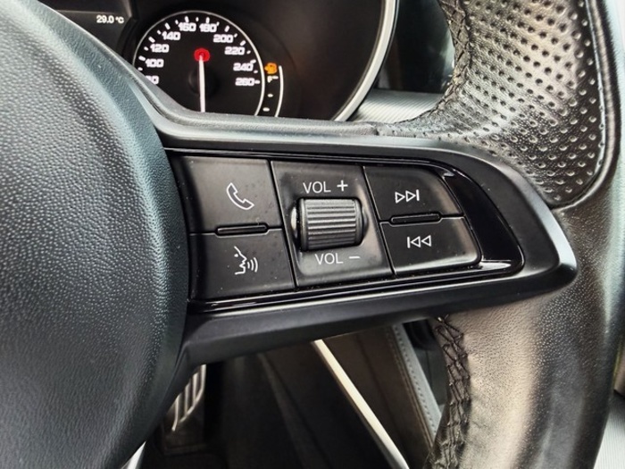 Alfa RomeoStelvio 2.2 Diesel Sprint RWD 140 kW (190 CV) Vehículo usado en Barcelona - 19 Alfa RomeoStelvio 2.2 Diesel Sprint RWD 140 kW (190 CV) Vehículo usado en Barcelona - 19