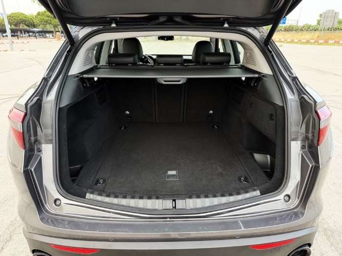 Alfa RomeoStelvio 2.2 Diesel Sprint RWD 140 kW (190 CV) Vehículo usado en Barcelona - 32 Alfa RomeoStelvio 2.2 Diesel Sprint RWD 140 kW (190 CV) Vehículo usado en Barcelona - 32