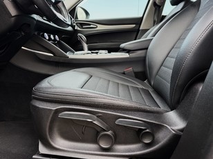Alfa Romeo Stelvio 2.2 Diesel Sprint RWD 140 kW (190 CV) Alfa Romeo Stelvio 2.2 Diesel Sprint RWD 140 kW (190 CV)