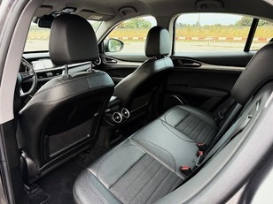 Alfa Romeo Stelvio 2.2 Diesel Sprint RWD 140 kW (190 CV) Alfa Romeo Stelvio 2.2 Diesel Sprint RWD 140 kW (190 CV)