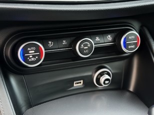 Alfa Romeo Stelvio 2.2 Diesel Sprint RWD 140 kW (190 CV) Alfa Romeo Stelvio 2.2 Diesel Sprint RWD 140 kW (190 CV)