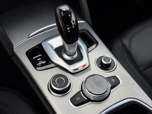 Alfa Romeo Stelvio 2.2 Diesel Sprint RWD 140 kW (190 CV) Alfa Romeo Stelvio 2.2 Diesel Sprint RWD 140 kW (190 CV)