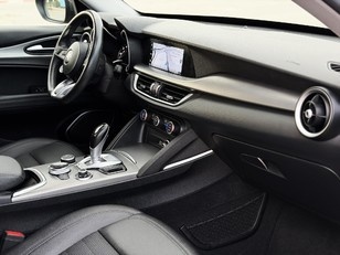 Alfa Romeo Stelvio 2.2 Diesel Sprint RWD 140 kW (190 CV) Alfa Romeo Stelvio 2.2 Diesel Sprint RWD 140 kW (190 CV)