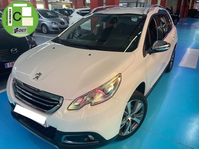 Peugeot2008 VTI 120 Allure 88 kW (120 CV) Vehículo usado en Barcelona - 1