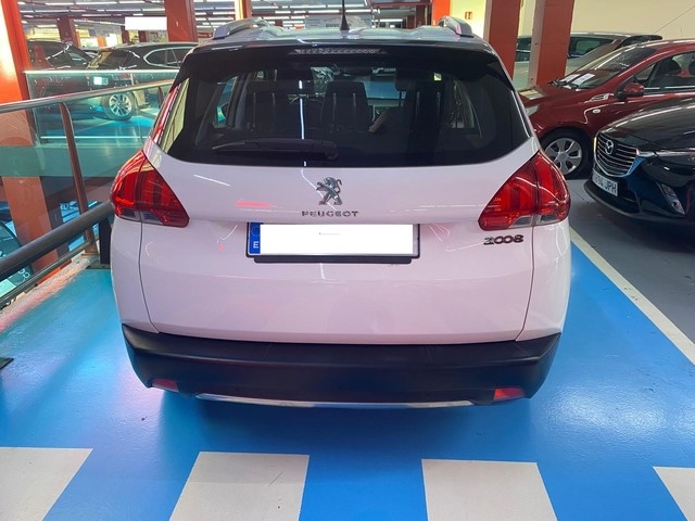 Peugeot2008 VTI 120 Allure 88 kW (120 CV) Vehículo usado en Barcelona - 5
