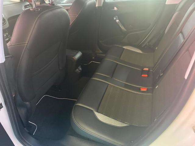Peugeot2008 VTI 120 Allure 88 kW (120 CV) Vehículo usado en Barcelona - 18
