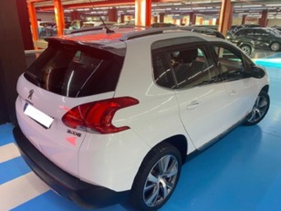 Peugeot 2008 VTI 120 Allure 88 kW (120 CV) Peugeot 2008 VTI 120 Allure 88 kW (120 CV)