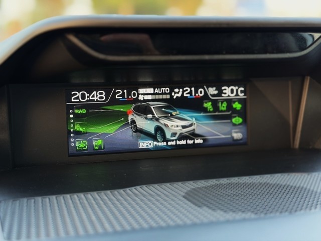 SubaruForester 2.0i Hybrid Executive Plus CVT 110 kW (150 CV) Vehículo usado en Barcelona - 23