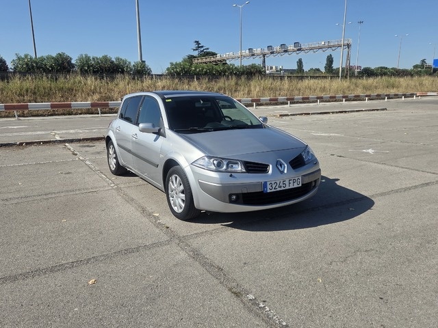 RenaultMegane 1.6 Extreme 83 kW (110 CV) Vehículo usado en Barcelona - 3