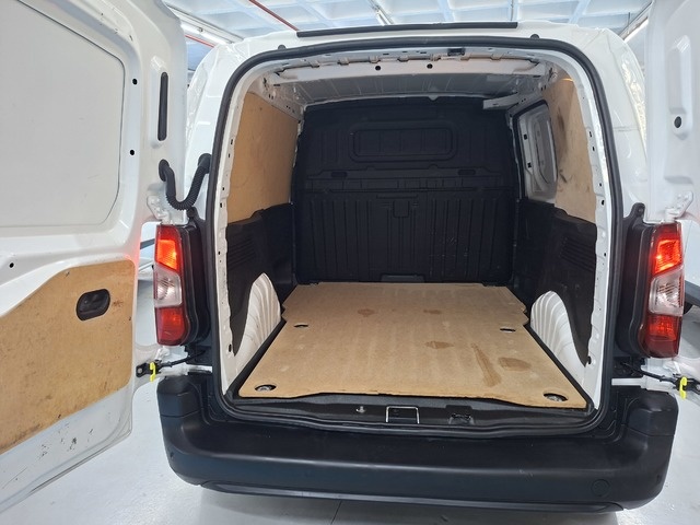 CitroenBerlingo Furgon BlueHDi 100 Talla M Control 75 kW (102 CV) Vehículo usado en Barcelona - 5 CitroenBerlingo Furgon BlueHDi 100 Talla M Control 75 kW (102 CV) Vehículo usado en Barcelona - 5