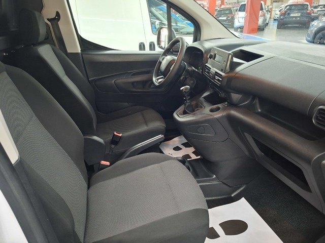 CitroenBerlingo Furgon BlueHDi 100 Talla M Control 75 kW (102 CV) Vehículo usado en Barcelona - 7 CitroenBerlingo Furgon BlueHDi 100 Talla M Control 75 kW (102 CV) Vehículo usado en Barcelona - 7